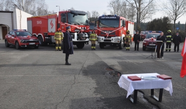 Przekazanie samochodów dla Komendy Powiatowej Państwowej Straży Pożarnej w Wieruszowie