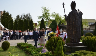 Uroczystość z okazji XX rocznicy nadania Szkole Podstawowej Nr 3 w Wieruszowie imienia Jana Pawła II