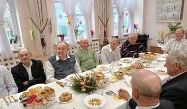 Śniadanie Wielkanocne w Dziennym Domu Pomocy w Hucie